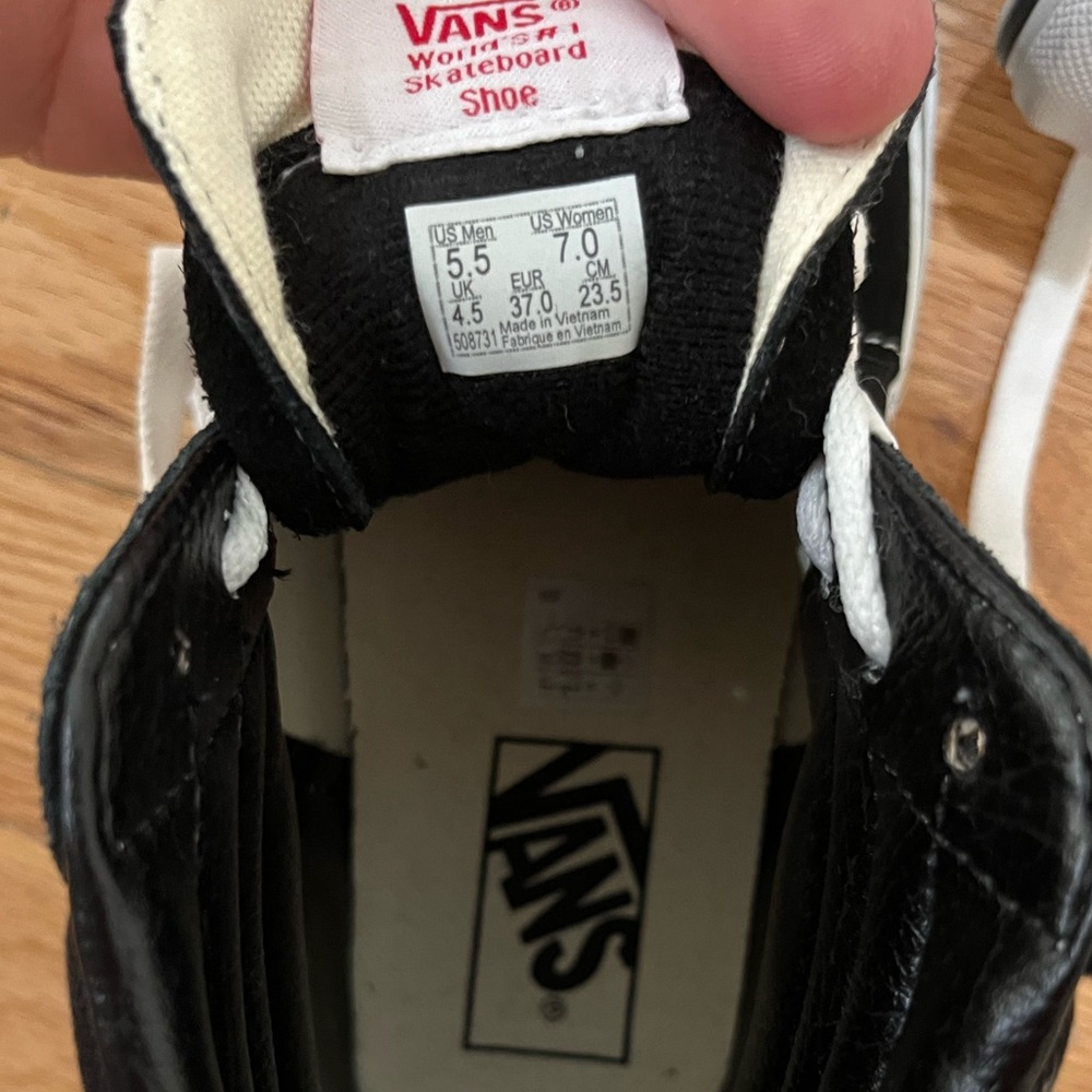 VANS - Picture 4 of 6